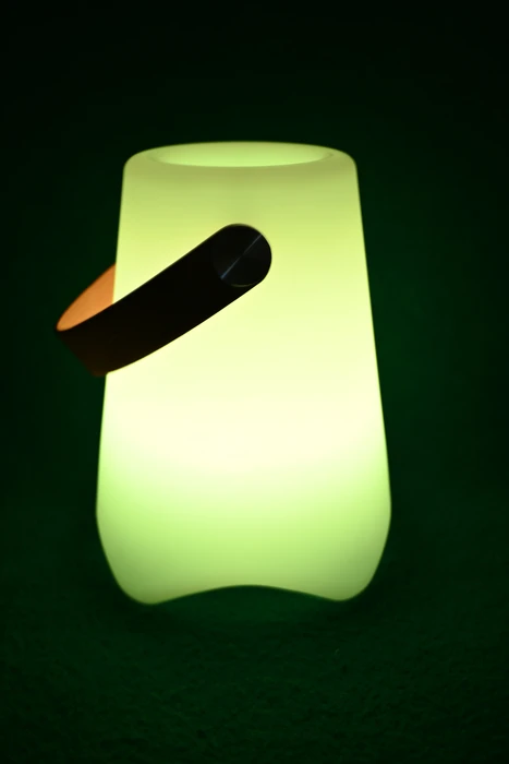 מנורה מוארת בתאורת לד