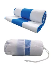 מגבת חוף הדפס פסים כולל פאוצ'