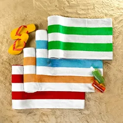 מגבת חוף הדפס פסים כולל פאוצ'