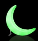 נדנדה בצורת ירח מוארת בתאורת לד