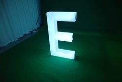 MARRY ME אותיות לד מוארות להצעת נישואין