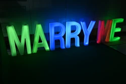 MARRY ME אותיות לד מוארות התינשאי לי להצעת נישואין