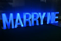 MARRY ME אותיות לד מוארות התינשאי לי להצעת נישואין