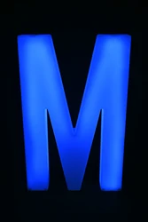 אות M- מוארת בתאורת לד MARRY ME