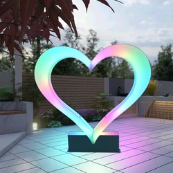 לב בתאורת לד LOVE