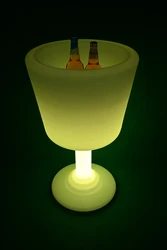 שמפינירה גביע בתאורת לד