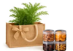 תיק יוטה עם פירות יבשים ועציץ תבלין