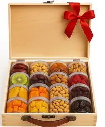 מזוודת עץ יוקרתית עם פירות יבשים